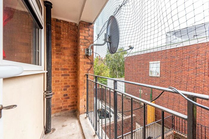 1 Bedroom Flat For Sale In Newburn Street, Kennington, London, SE11