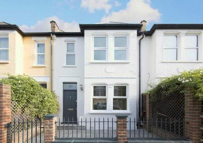 3 Bedroom Property To Rent In Aston Road, London, SW20