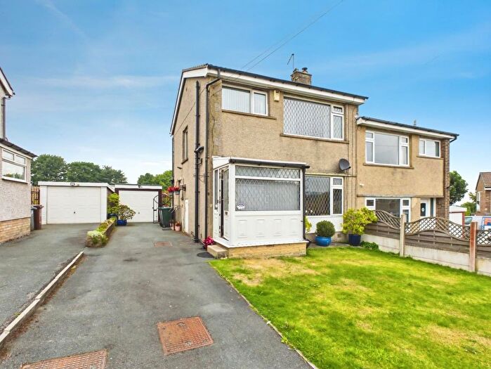 3 Bedroom Semi-Detached House For Sale In North View, Wilsden, Bradford, BD15
