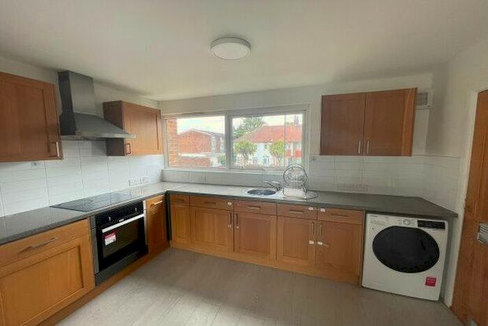 2 Bedroom Maisonette To Rent In Spencer Road, London, N17