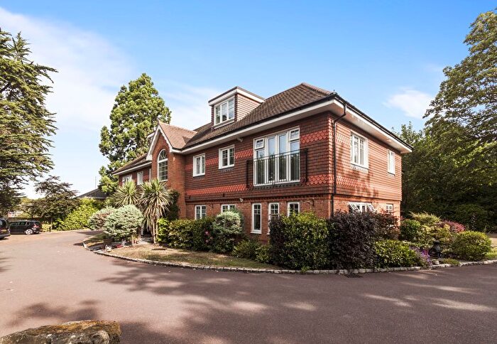 2 Bedroom Flat To Rent In Forest Lodge, Old Forest Road, Wokingham, RG41