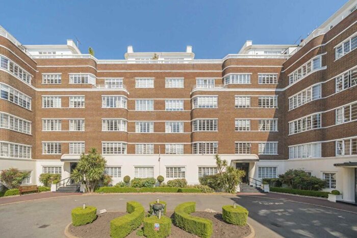 3 Bedroom Flat To Rent In Prince Albert Road, St. John's Wood, NW8