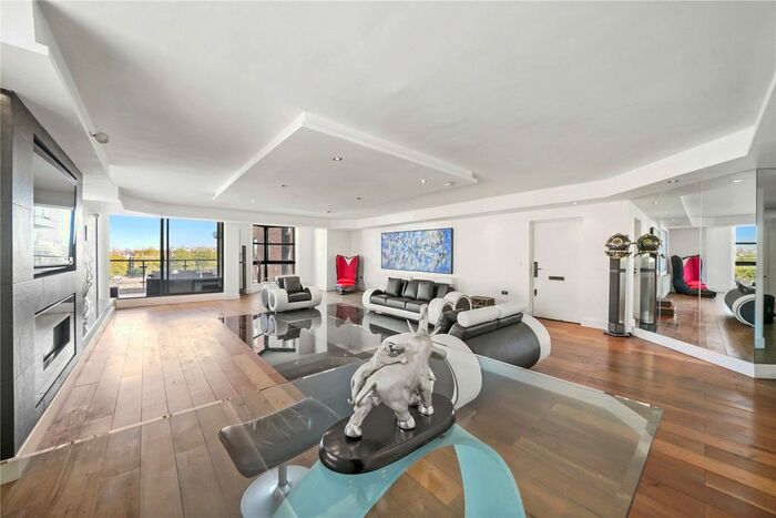 2 Bedroom Flat To Rent In Waterside Point, Anhalt Road, SW11