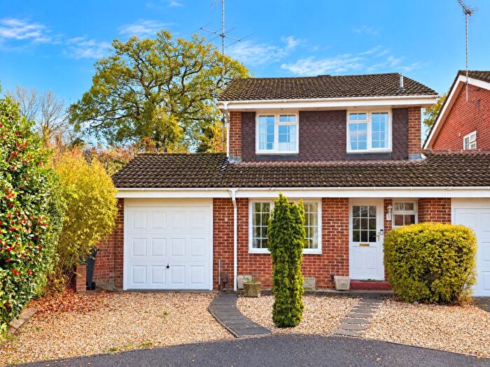 3 Bedroom Link Detached House For Sale In Woosehill Lane, Wokingham, Berkshire, RG41