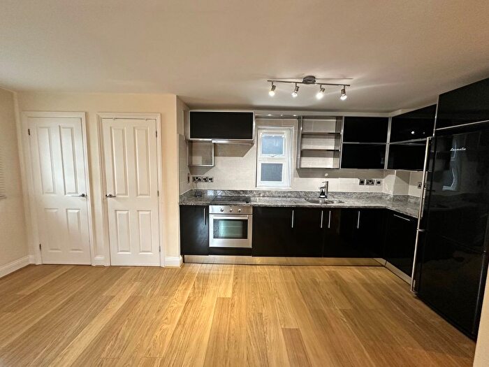 2 Bedroom Flat To Rent In High Street, Eton, Windsor, Berkshire, SL4