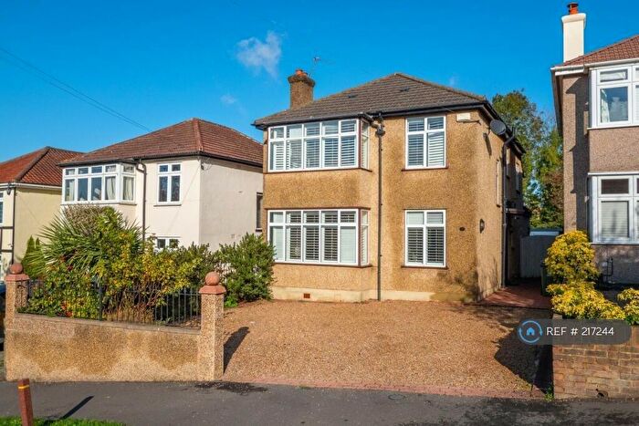5 Bedroom Detached House To Rent In Waverley Way, Carshalton, SM5
