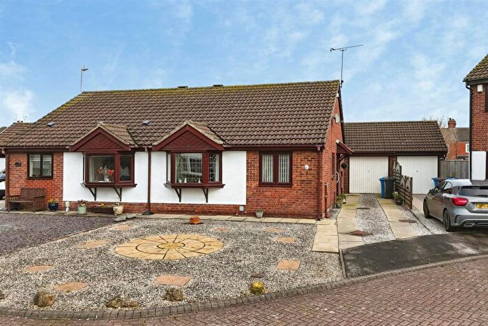 2 Bedroom Semi-Detached Bungalow For Sale In Willerby Carr Close, Hull, HU5