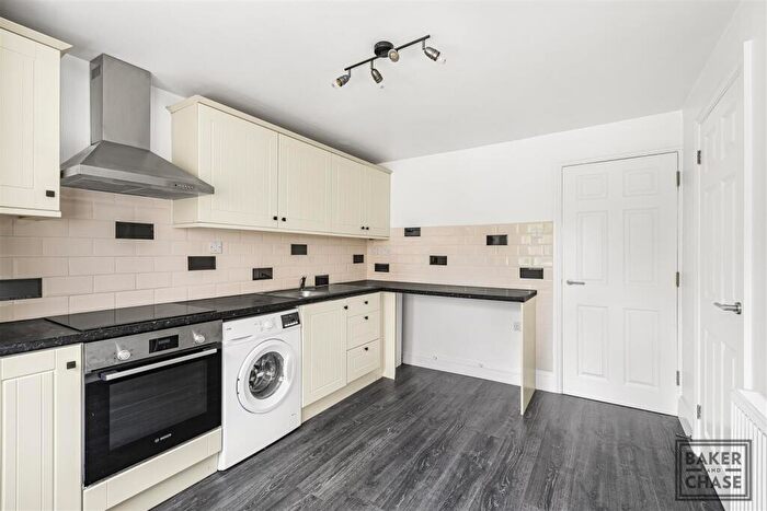 2 Bedroom Flat To Rent In Bycullah Road, Enfield, EN2