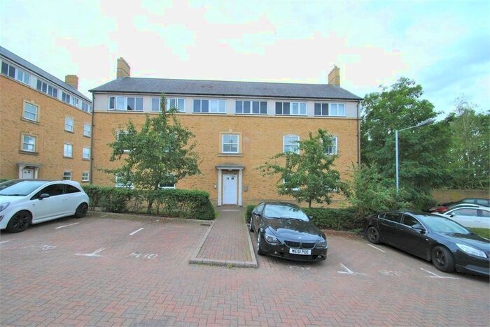 2 Bedroom Flat To Rent In Holden Close, Braintree, Essex, CM7