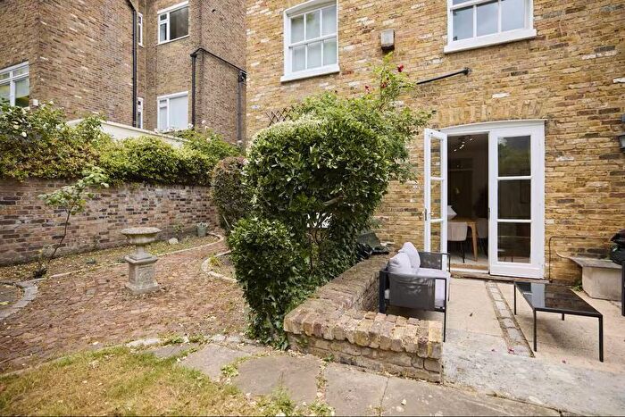 2 Bedroom Flat To Rent In Blenheim Passage, Carlton Hill, London, NW8