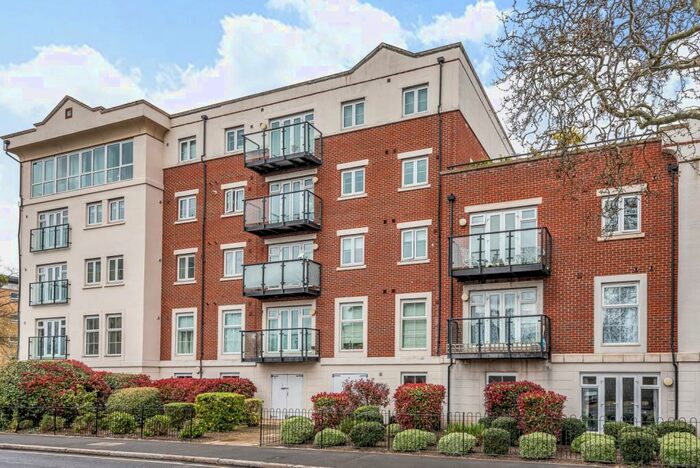 2 Bedroom Flat To Rent In Masons Hill Bromley, BR2