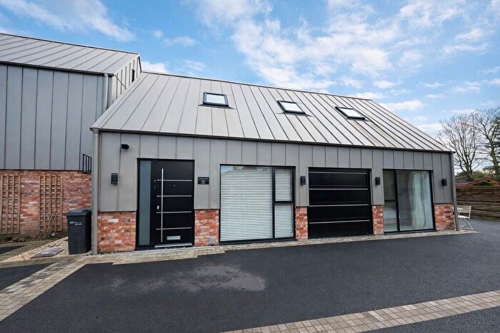 2 Bedroom Semi-Detached House To Rent In Park Lane, Bonehill, B78