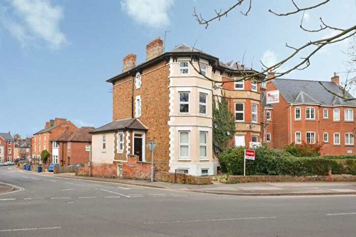 1 Bedroom Flat For Sale In Broughton Road, Banbury, OX16