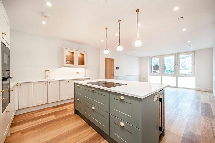 2 Bedroom Flat For Sale In Candler Mews, Twickenham, TW1