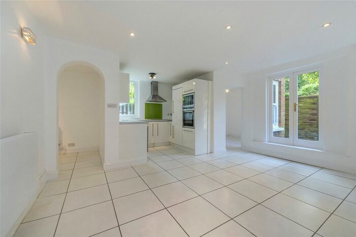 2 Bedroom Flat To Rent In St. Pauls Crescent, London, NW1