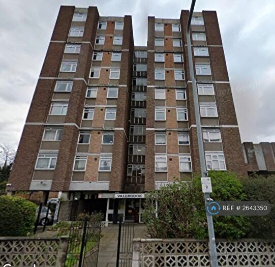 2 Bedroom Flat To Rent In Valebrook, Ilford, IG1