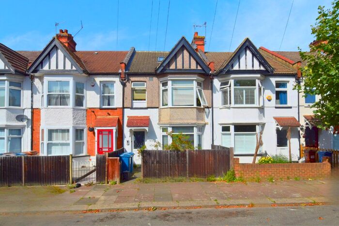 2 Bedroom Maisonette To Rent In Heath Road, Harrow, Greater London, HA1