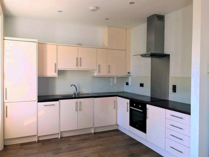 2 Bedroom Flat To Rent In Redcliffe Gardens, London, SW10