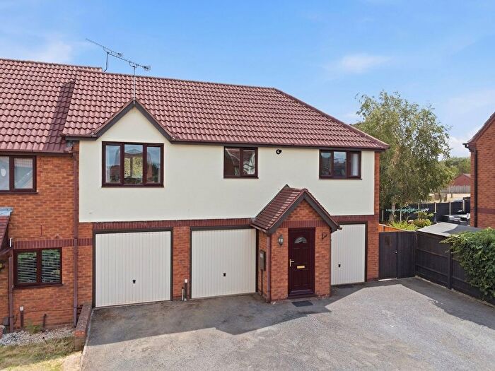 2 Bedroom Flat For Sale In St. Annes Way, Worksop, S80
