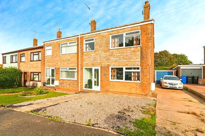 3 Bedroom End Of Terrace House For Sale In Lloyds Avenue, Kessingland, Lowestoft, NR33