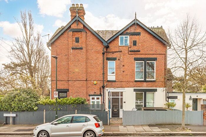 1 Bedroom Flat For Sale In Broom Road, Teddington, TW11