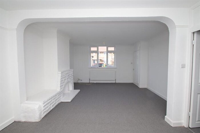 3 Bedroom End Of Terrace House To Rent In Thornaby Gardens, Edmonton, N18