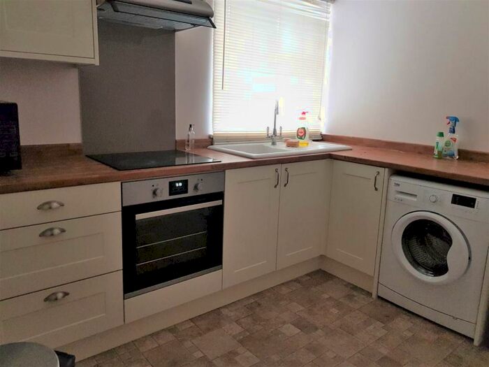 2 Bedroom Flat To Rent In Latimer Court, Tring Road, Aylesbury, HP20