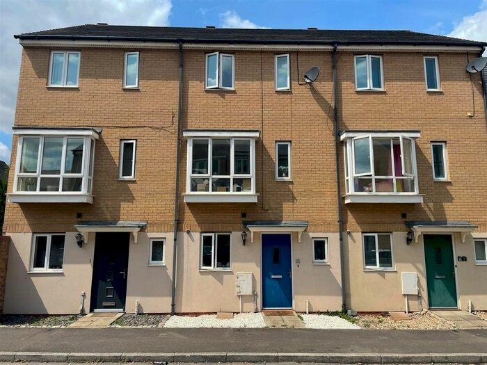 4 Bedroom Town House To Rent In Harn Road, Hampton Centre, Peterborough, PE7