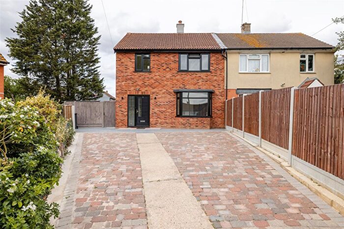 3 Bedroom Property For Sale In Deer Leap Grove, Chingford, E4