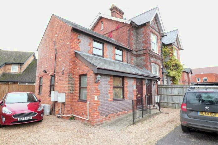 1 Bedroom Flat To Rent In Coley Avenue, Reading, RG1