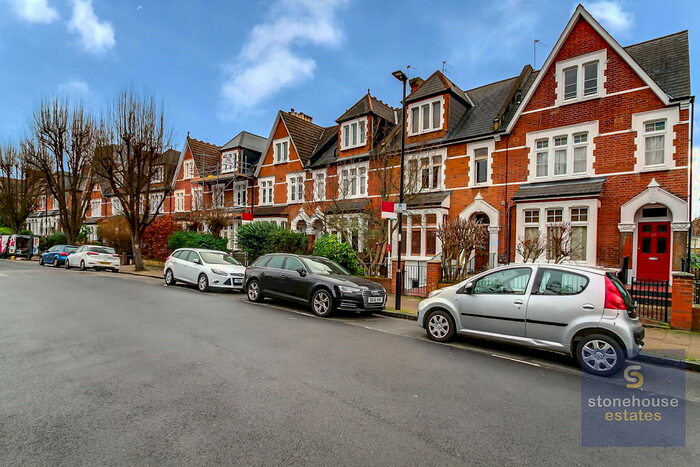 3 Bedroom Flat To Rent In Ashley Road, N19
