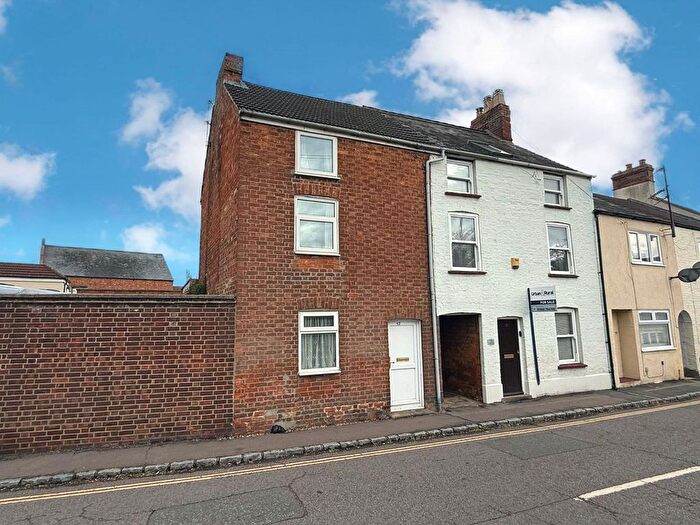 4 Bedroom End Of Terrace House For Sale In Caldecote Street, Newport Pagnell, Buckinghamshire, MK16