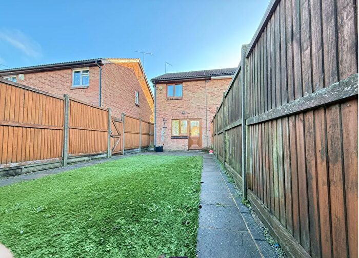 2 Bedroom Terraced House For Sale In Springfield Road, Luton, LU3