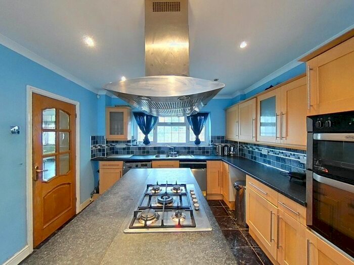 6 Bedroom Semi-Detached House To Rent In Bannister Close, Langley, Slough, SL3