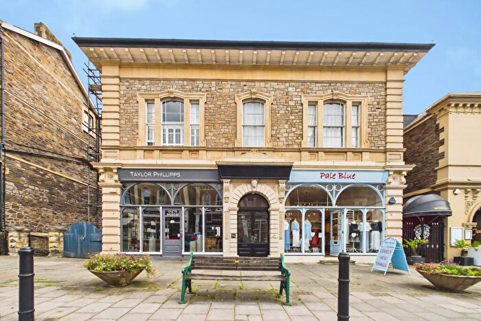 2 Bedroom Apartment For Sale In Hill Road, Clevedon, North Somerset, BS21