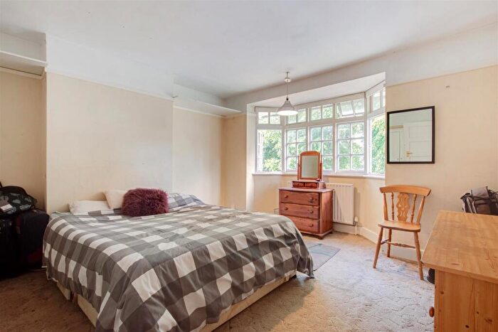 3 Bedroom Semi-Detached House For Sale In Gleeson Drive, Orpington, BR6