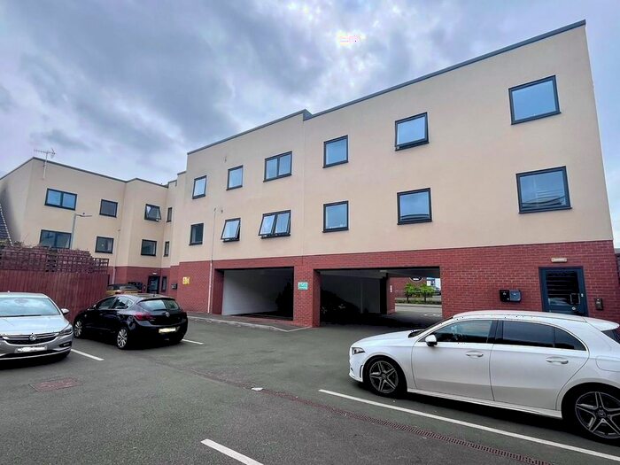 2 Bedroom Flat To Rent In Millfields Road, Wolverhampton, WV4