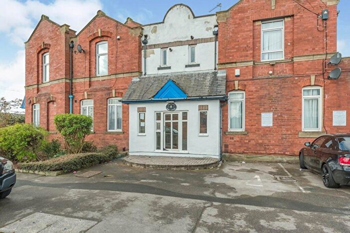 2 Bedroom Apartment To Rent In North Lingwell Road, Leeds, West Yorkshire, LS10