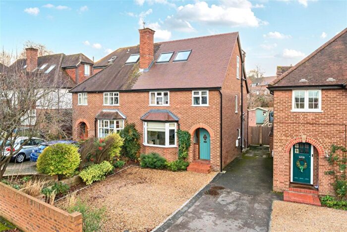 4 Bedroom Semi Detached House For Sale In Irwin Road, Guildford, Surrey, GU2