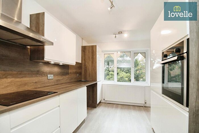 2 Bedroom Flat For Sale In Grosvenor Crescent, Grimsby, DN32