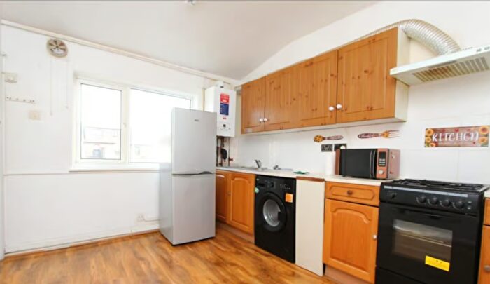 1 Bedroom Flat To Rent In Broomhill Road, Ilford, London, IG3