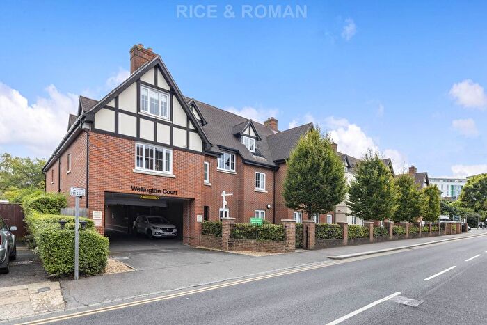 1 Bedroom Flat For Sale In Wellington Court, Epsom, KT19