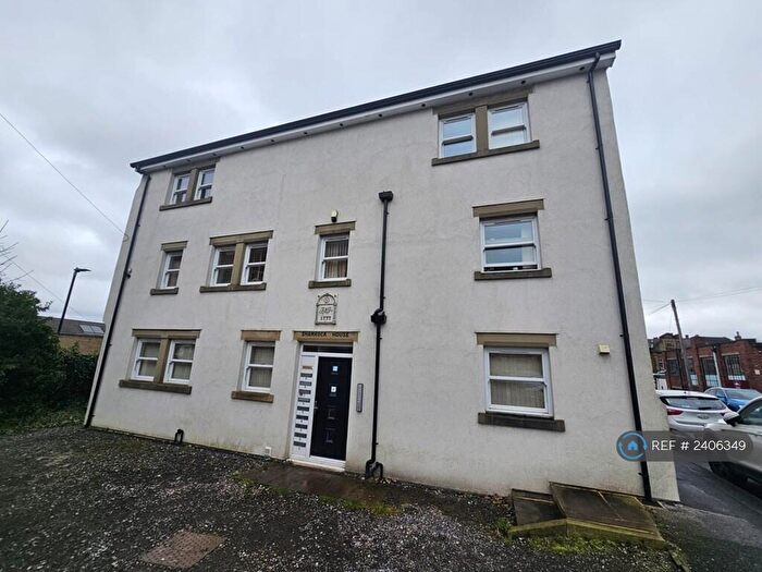 1 Bedroom Flat To Rent In Shamrock House, Pudsey, LS28