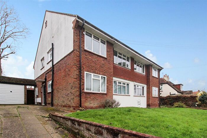 2 Bedroom Flat For Sale In West Street, Ewell Village, KT17