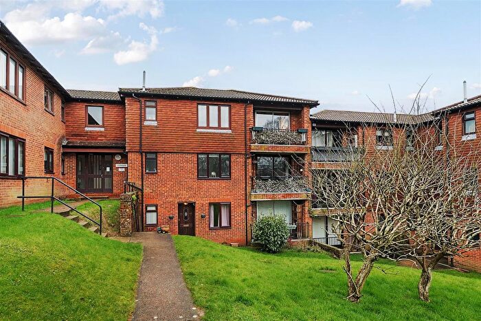 2 Bedroom Flat To Rent In Tollwood Park, Crowborough, TN6