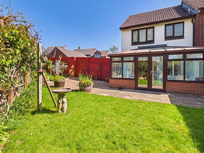 3 Bedroom End Terrace House For Sale In Boakes Drive, Stonehouse, Gloucestershire, GL10