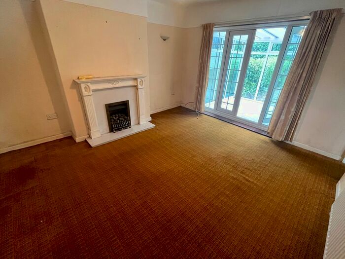 2 Bedroom Semi-Detached Bungalow For Sale In Towers Avenue, Maghull, Liverpool, L31