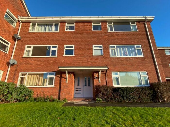2 Bedroom Flat To Rent In Beech Farm Drive, Tytherington, Macclesfield, SK10