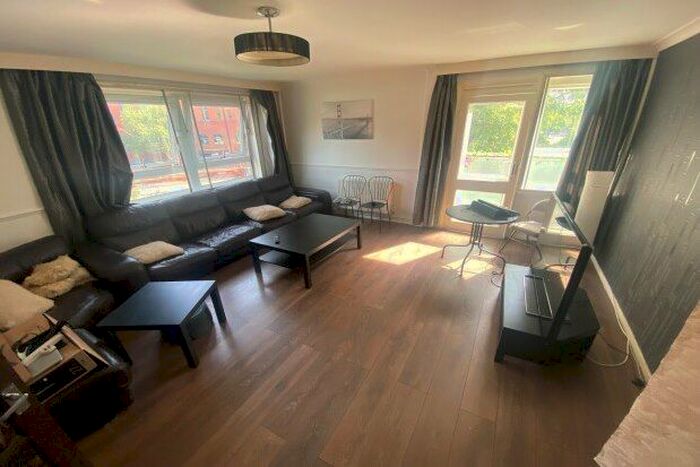 3 Bedroom Flat To Rent In Marlborough Grange, Leeds, LS1