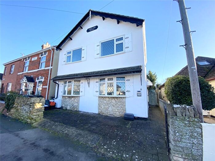 2 Bedroom Detached House To Rent In The Broadway, Swindon, Wiltshire, SN25